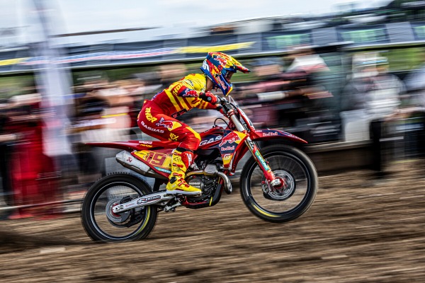 MXoN 2024 : Prado s'empare du 149e holeshot alors que Längenfelder revient en force en MX2